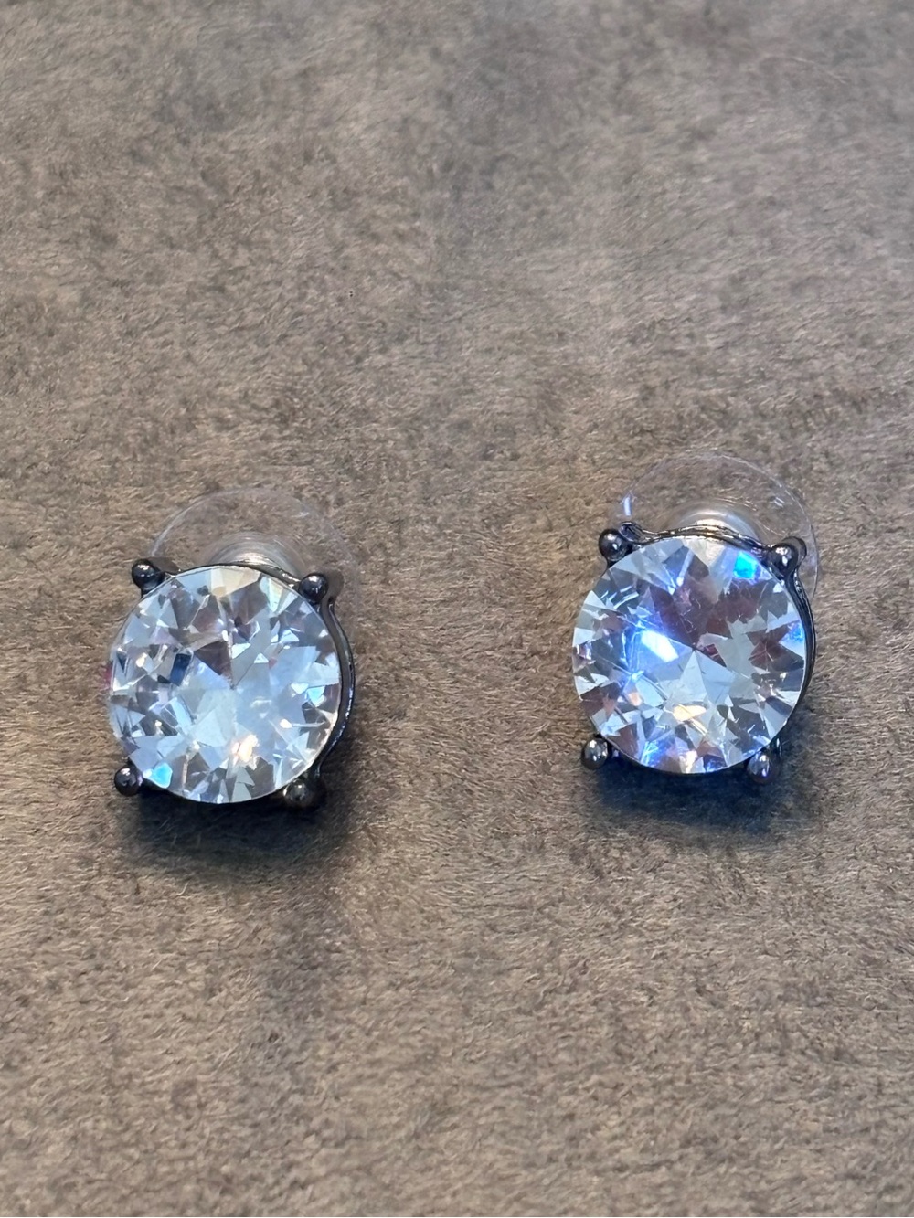NWT GENUINE CLEAR CRYSTAL High Clarity Round MultiFaceted Sparkling StudEarrings